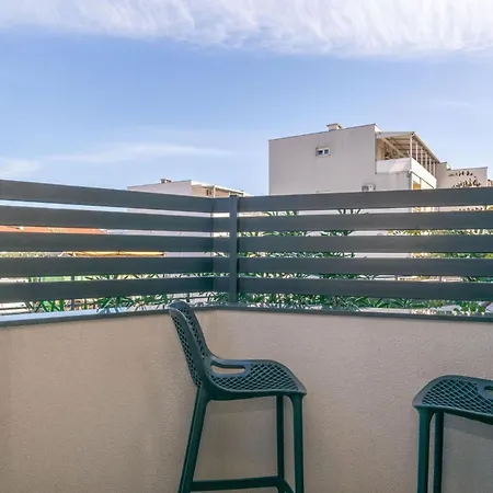 Lux Retreat Апартаменти *